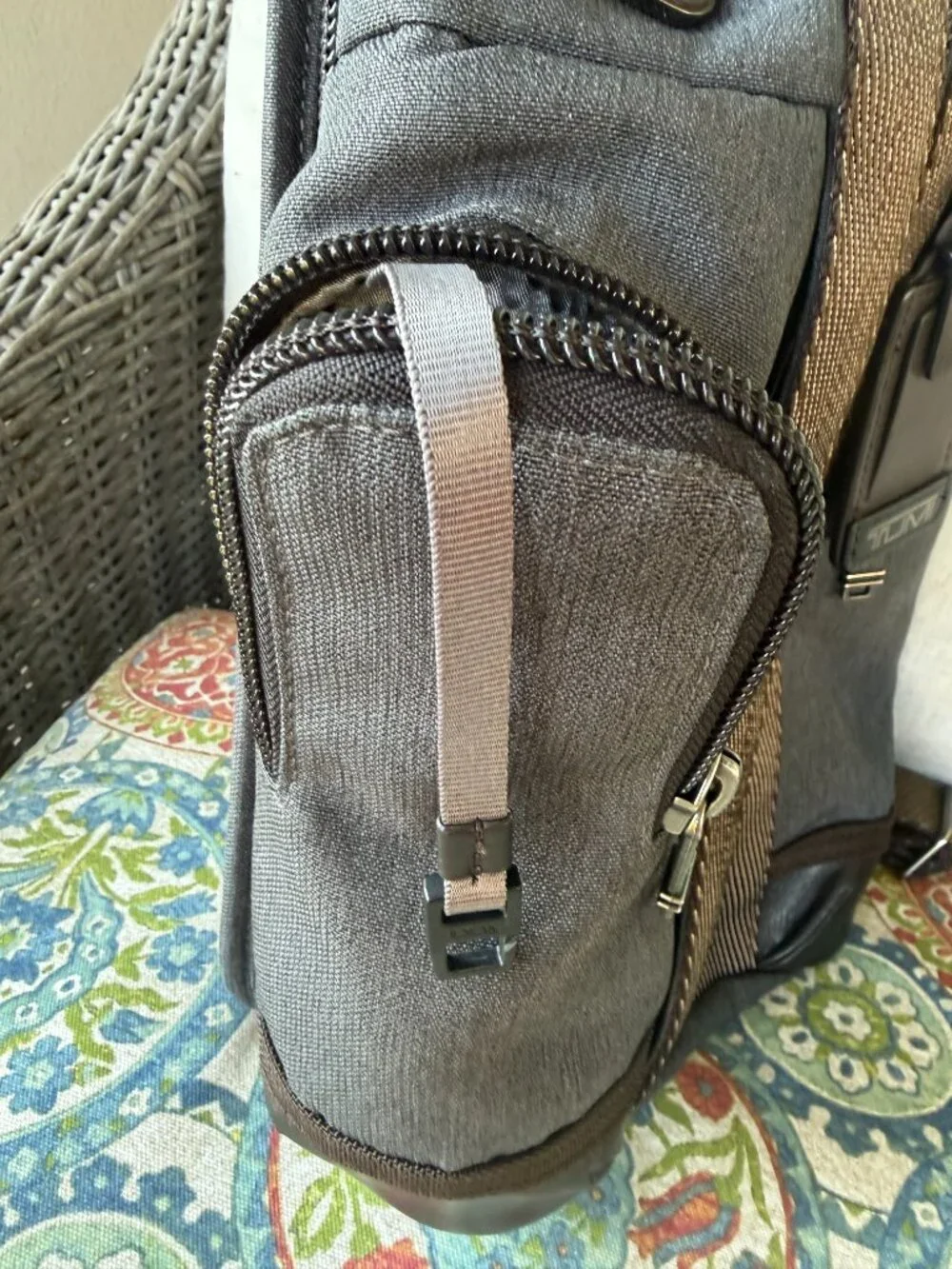 Tumi (Alpha Bravo Saratoga?) Sling Bag - Gorgeous!